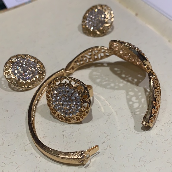 Bracelet, Earrings, Ring Set💗 - Picture 4 of 9